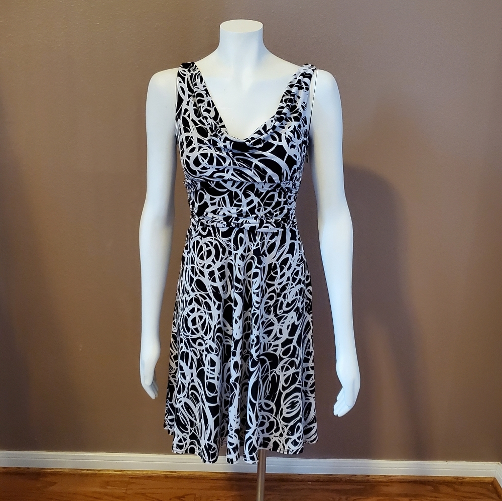 WHBM black & white knit fit n' flare dress size 0